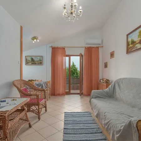 Apartment Kristijan With Balcony Funtana